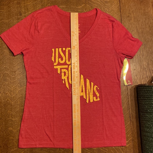 USC women’s T-shirt in red with gold graphics. - Picture 3 of 4